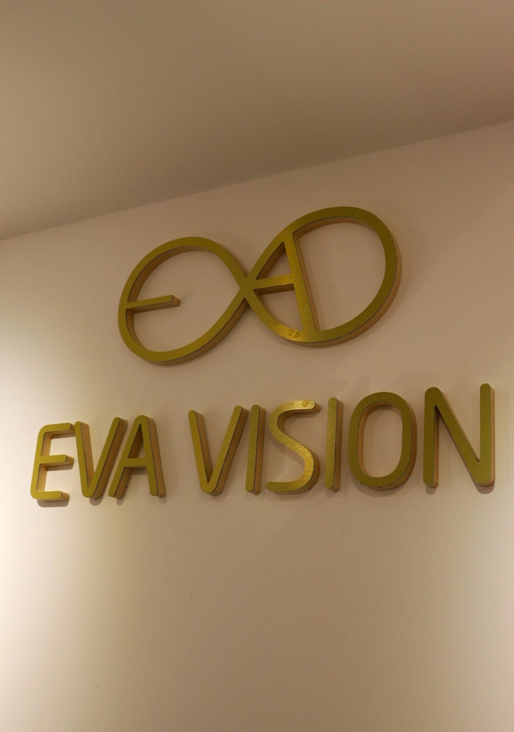 Découvrez notre boutique indépendante à Maisons-Alfort : ambiance chaleureuse, montures créateurs et conseils experts.